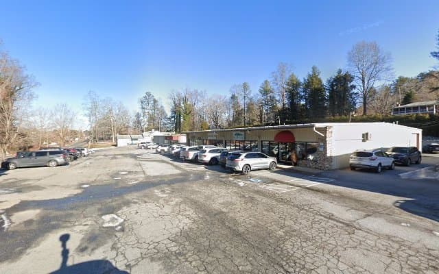 Photo of 5th Avenue Salon in Hendersonville, NC