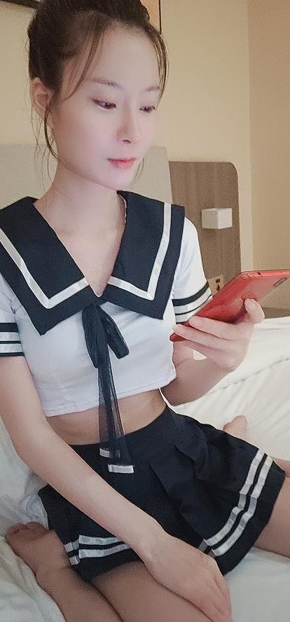 Nallely photo