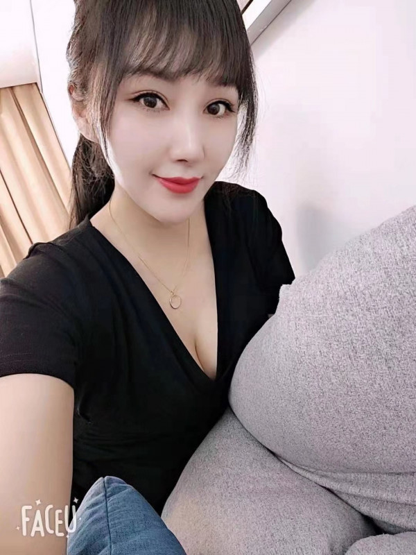 Dina photo