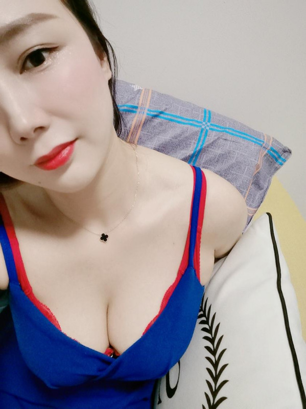 VIVIAN. photo